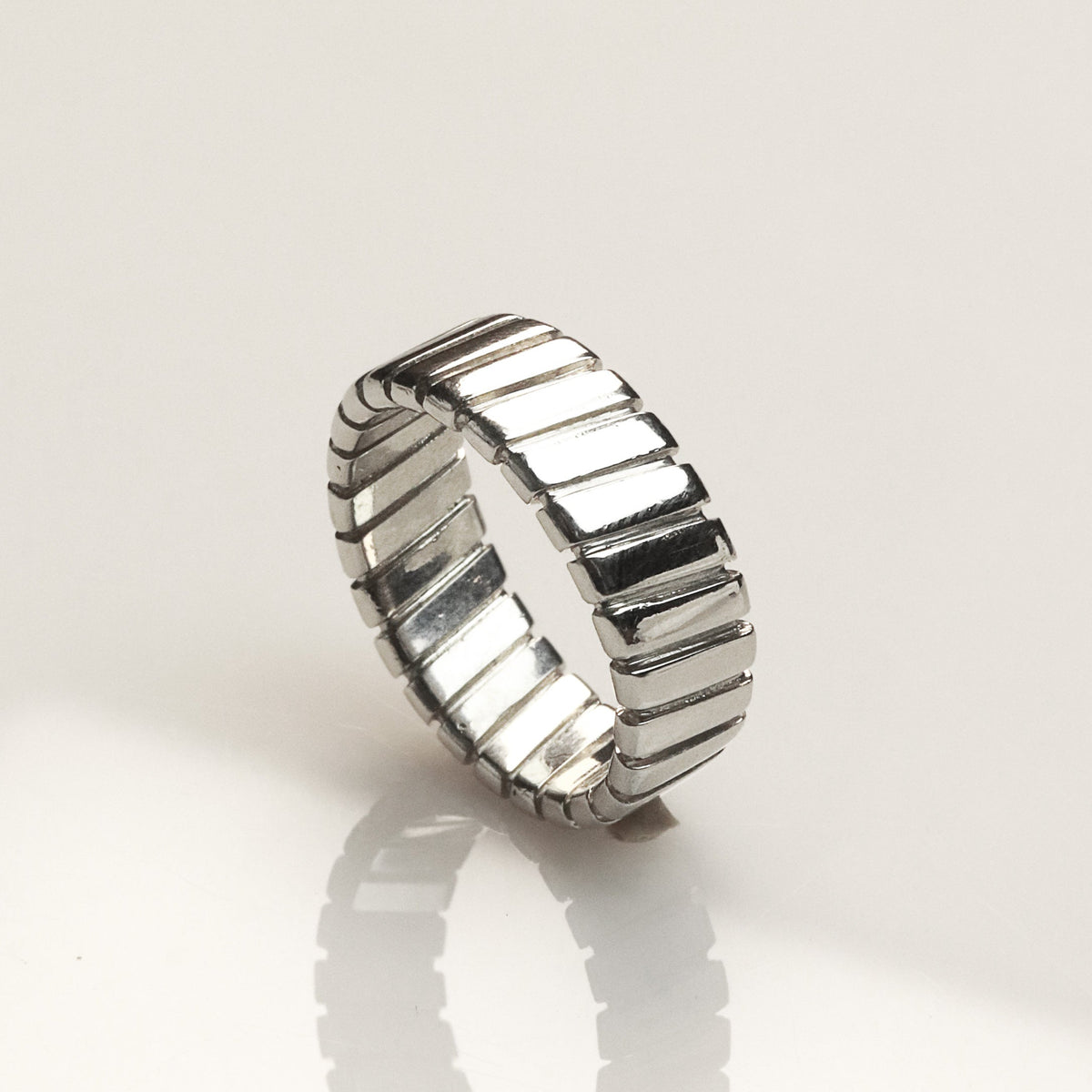 Kinetic Ribbed Band