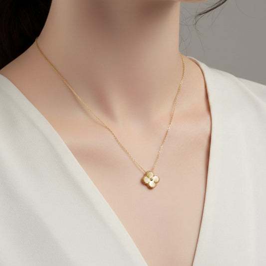 RADIANT CLOVER Necklace